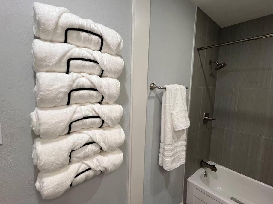 Healing Haven King Bed Suite ダラス エクステリア 写真